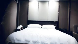 【赵总寻花】极品羞涩甜妹，深情相拥亲吻小嘴，洗澡后连干两炮